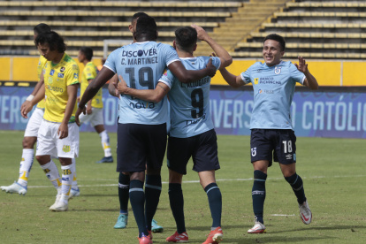 Universidad Católica ganó con contundencia ante un irreconocible Gualaceo.