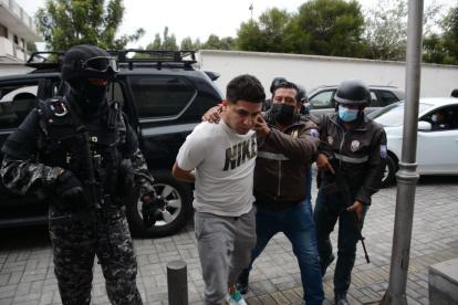 Diligencia. Ayer por la noche se esperaba la formulación de cargos para tres sospechosos del asesinato.