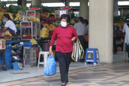 Costos. Según los usuarios del mercado municipal de sauces 9, ciertos productos han incrementado sus precios.