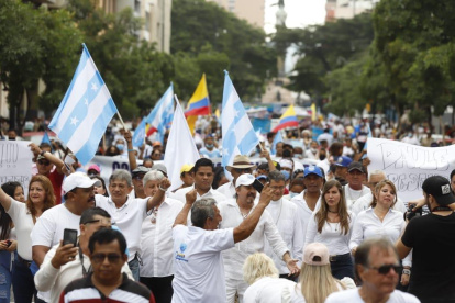 Marcha por la paz. Gremios de distintas asociaciones, marcharon por la av. 9 de octubre