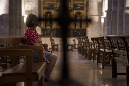Barcelona. La mujer que acusa al sacerdote Jordi Senabre de abusar de un familiar cuando era niño.