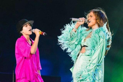 Esta semana fue la segunda vez que Emme acompañó a su mamá en un show y la excusa fue la gala benéfica de la fundación de los Dodgers de Los Ángeles.