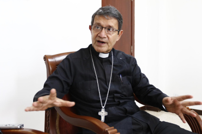 Garante. El monseñor Luis Cabrera también medió el dialogo entre la Conaie y el Gobierno de Lenín Moreno que dio fin a la jornada de protestas en 2019.