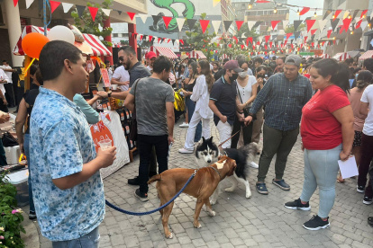 Los guayaquileños disfrutaron de la Feria del Parque.