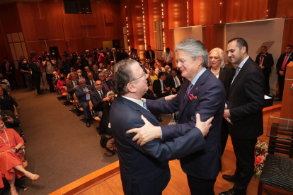 El director de EXPRESO es condecorado con la Orden Nacional al Mérito con grado de Caballero.