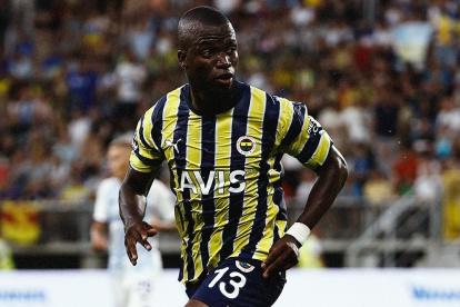 Enner Valencia marcó un doblete con el Fenerbahçe en el torneo turco.