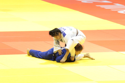 Scheccid Rivera (blanco) fue una de las primeras tricolores en competir en el Mundial, en la división -52 kg.