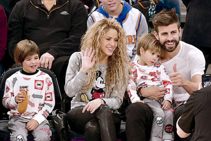 Los niños pasarán las próximas dos semanas con su padre en Barcelona. El futbolista habría accedido que ellos vivan con su madre en Estados Unidos.