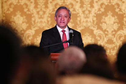 Fotografía de archivo en la que se registró al ministro del Interior de Ecuador, Patricio Carrillo, quien afirma que el estado de excepción, decretado por los recientes actos terroristas en Guayaquil, "ha permitido contener la tendencia creciente de la violencia y facilita la articulación directa entre Policía, las Fuerzas Armadas y la Fiscalía".