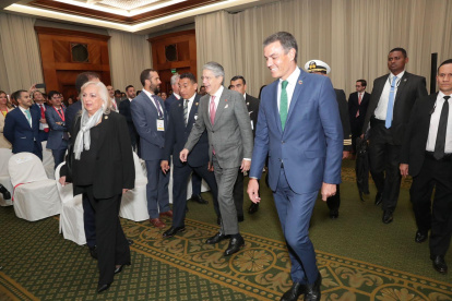 El presidente de Ecuador, Guillermo Lasso, y el mandatario de España, Pedro Sánchez, en Carondelet, Quito.