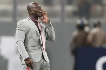 Segundo Alejandro Castillo fue entrenador interino de Barcelona cuando Fabián Bustos dejó el club