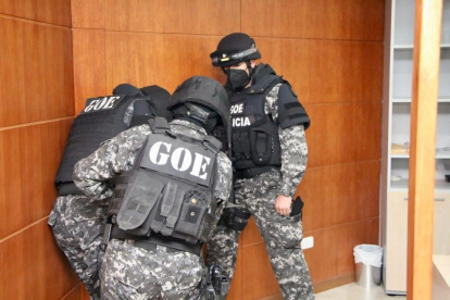 Operativo. La Policía y la Fiscalía ejecutaron una diligencia en una investigación por ochecho.