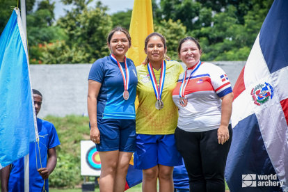 Blanca Rodrigo, con apenas 15 años (c), fue la mejor en arco compuesto.