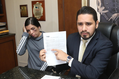 Examen. Nicolle denunció su caso ayer ante la prensa. Tras examen médico le dieron de 9 a 30 días de descanso.