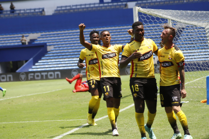 Díaz (d), Cifuente y Martínez tuvieron un rendimiento idóneo para lograr imponerse a su rival histórico, Emelec, que poco o nada pudo hacer para llevarse los tres puntos.