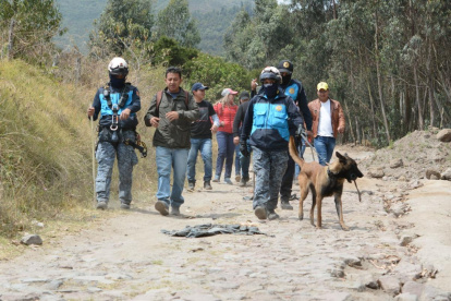 Equipos de búsqueda, mientras realizaban labores en el cerro Casitagua.