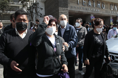 Caravana de traslado del feretro  de María Belén Bernal, junto con familiares y amigos, hacia en campo Santo de Monte Olivo. Quito 23 de septiembre  del 2022 (granas- extra granasa expreso) HENRY LAPO