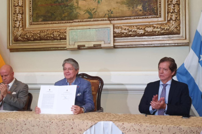 El presidente Guillermo Lasso firma decreto para viabilizar procesos represados en el Instituto Ecuatoriano de Seguridad Social.