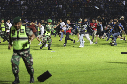 Hinchas del Arema y el Persebaya Surabaya fueron los protagonistas de los desmanes el sábado 1 de octubre.