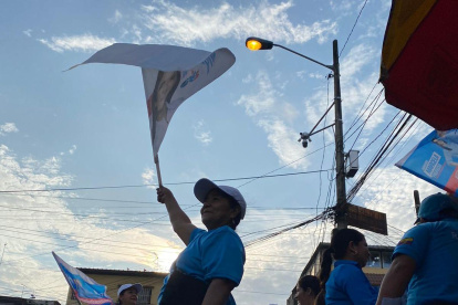 Consigna. Apoyar a los candidatos durante su campaña electoral; caminar junto a ellos por las calles. Unos por un cargo, otros por unos dólares.