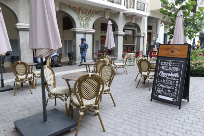 La nueva zona gastronómica y turística de la calle Panamá lucía semivacía este 2 de noviembre al mediodía.