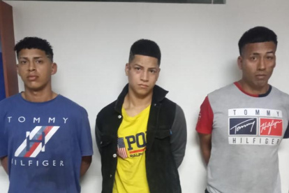 Pista. Los detenidos: M. Villón Minda, M. Vicuña Chipe y J. Díaz Troya.