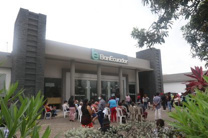 VISTA DE AGENCIA DE LA BANCA ESTATAL ECUATORIANA |
FACHADA DE BAN ECUADOR DE LA ATARAZANA... FD: MIGUEL CANALES... 8-01-2021
