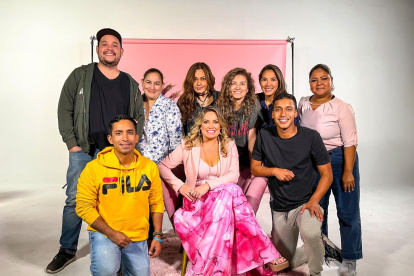 Úrsula con su equipo