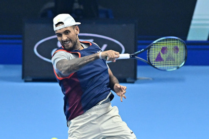 Turin (Italy), 18/11/2022.- Nick Kyrgios of Australia in action against Mate Pavic of Croatia and Nikola Mektic of Croatia during their doubles match at the Nitto ATP Finals 2022 tennis tournament at the Pala Alpitour arena in Turin, Italy, 18 November 2022. (Tenis, Croacia, Italia) EFE/EPA/ALESSANDRO DI MARCO