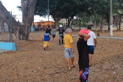 Guayaquil. Los vecinos entregan al posible agresor.