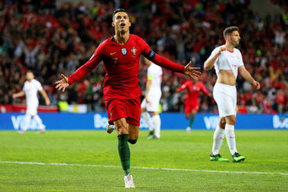 Cristiano Ronaldo celebra un gol durante el partido que enfrentó a Portugal y Suiza en la semifinal de Liga de Naciones, disputado el 5 de junio de 2019.
