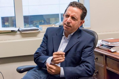 Roberto Izurieta es especialista en campañas y gerencia política.