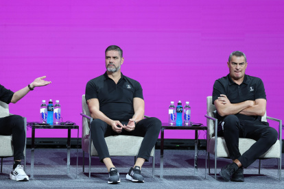 Doha (Qatar), 12/12/2022.- Technical Study Group members (L-R) former German international Juergen Klinsmann, former Swiss international goalkeeper Pascal Zuberbuhler and former Colombian international goalkeeper Faryd Mondragon attend a media briefing of the FIFA Technical Study Group in Doha, Qatar, 12 December 2022. (Mundial de Fútbol, Catar) EFE/EPA/TOLGA BOZOGLU