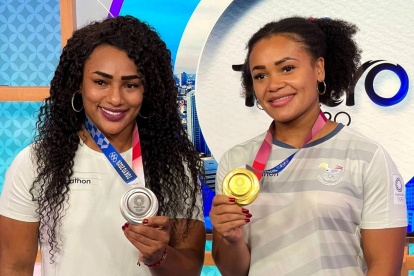 Tamara Salazar (i) y Neisi Dajomes, tras la cosecha de las dos únicas medallas olímpicas en Tokio 2020.