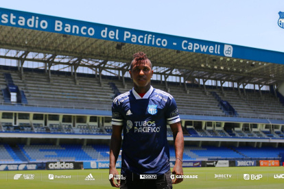 Foto del año pasado en una visita oficial de Bolaños al estadio de Emelec.