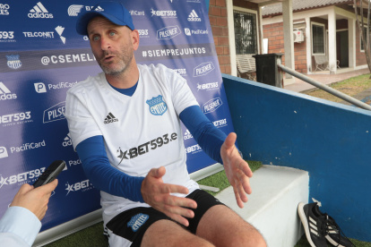 El entrenador argentino afronta su primer gran desafío en un club grande. No promete títulos, pero trabajará fuerte para ello.