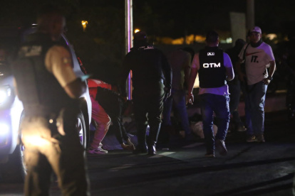 Se especula que alias JR, quien habría salido de la cárcel, iba custodiado por varios carros de delincuentes cuando fue abordado por la Policía e inició la persecución