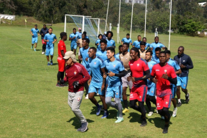 Los jugadores de El Nacional llevan cuatro semanas de trabajo de pretemporada. Entre las caras nuevas del plantel se encuentra el volante Ronald de Jesús (d).