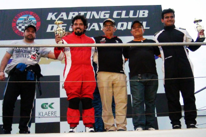 Arnold Illingworth (d) terminó segundo en la categoría sénior del Provincial de Karting, por detrás de Juan Felipe Calderón y Hoover Ochoa, quien fue tercero.