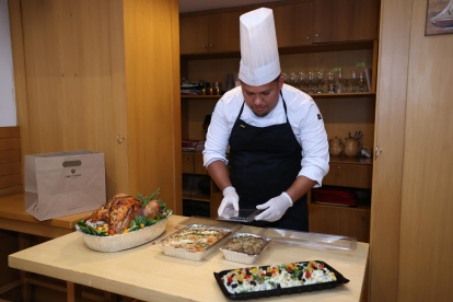 Hotel. Tres guarniciones más una proteína ofrece el hotel Oro Verde, que tiene servicio de entrega a domicilio. Cuenta con la logística para llegar a cualquier lugar de Guayaquil.