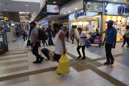 23122022  TERMINAL TERRESTRE VIAJEROS  SE APRESTAN A SALIR DE LA CIUDAD POR FERIADO  23 DE DICIEMBRE DEL 2022