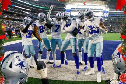 Los jugadores de Dallas festejan tras la victoria.