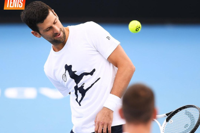 Nole durante su primer entrenamiento en suelo australiano.