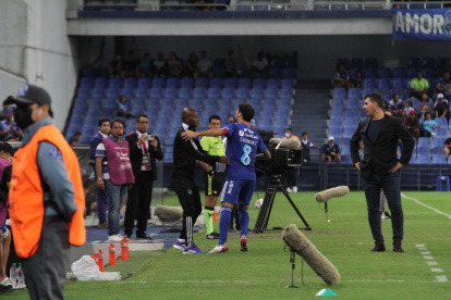 Desde la presentación del equipo 2022, Óscar Bagüí (i) fue considerado como parte del cuerpo técnico de Emelec que lideró hasta final de año Ismael Rescalvo (d). Trabajó y participó en las tomas de decisiones.