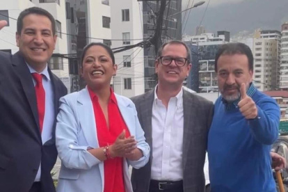 La candidata hizo un vídeo de tik tok en el que hizo una galería de las media que tiene en su closet