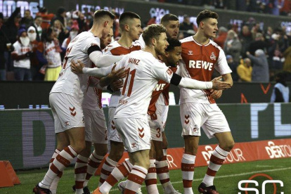 Los jugadores  durante el festejo del cuarto gol.