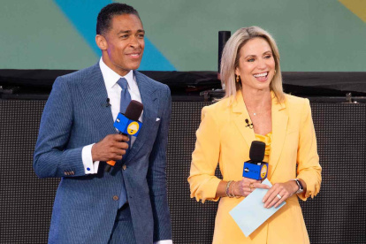 Amy Robach y TJ-Holmes llevaban saliendo varios meses cuando fueron pillados en una situación comprometedora por lo que se separaron de sus respectivos cónyuges.