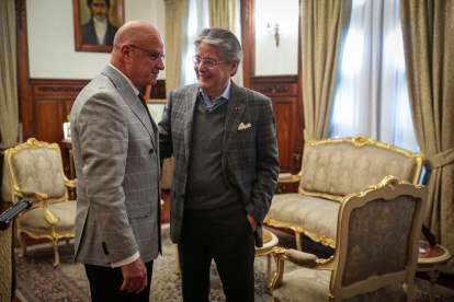 Aparición. Guillermo Lasso y Alfredo Borrero aparecieron juntos este martes en Carondelet.