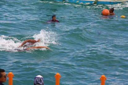 David (arriba) y Juan Alcívar tuvieron cerrada disputa hasta los últimos 500 m donde se separaron.