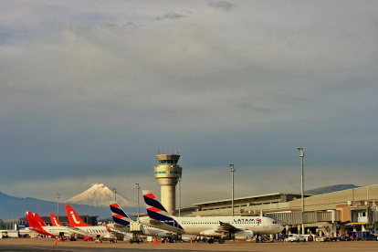 Tamaño. La pista de la aeródromo tiene una longitud de  4100 metros.
